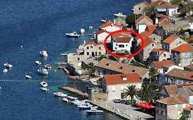 Apartments By The Sea Vis - 8525